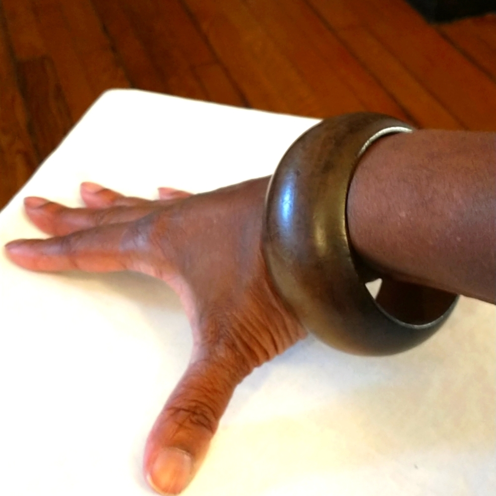 "Amina" Dark Espresso wooden bracelet